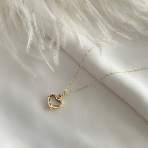 Zlatna ogrlica sa jednim cirkonom