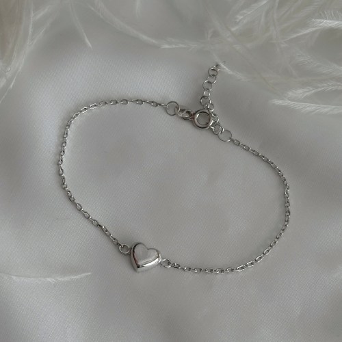 Srebrna narukvica sa tri srca sa cirkonima